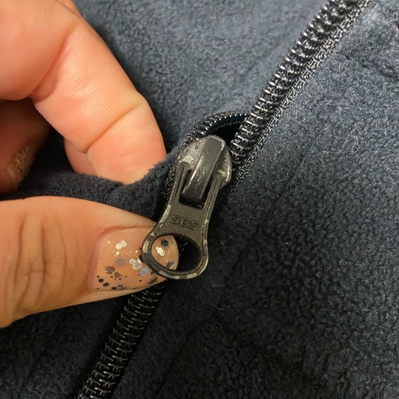 Bass Pro Shops boys L black fleece jacket - Picture 4 of 7